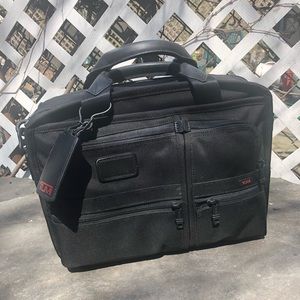 Tumi alpha 2 laptop brief